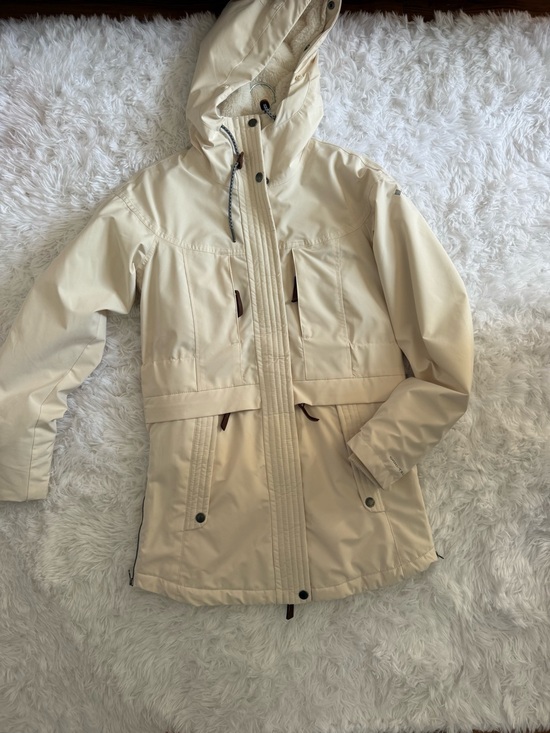 Columbia Sportswear Company Jackets & Blazers - NEVER WORN Columbia Small Winter Jacket